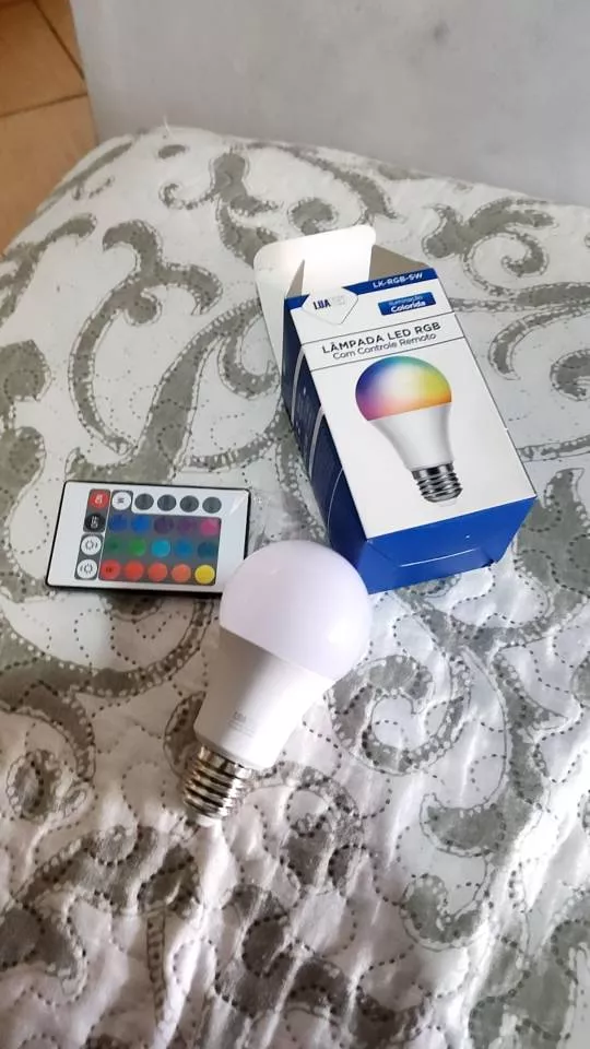 Lâmpada Bulbo LED RGB 5W Controle Remoto Colorida Ambiente IZEFLASH MOOD photo review