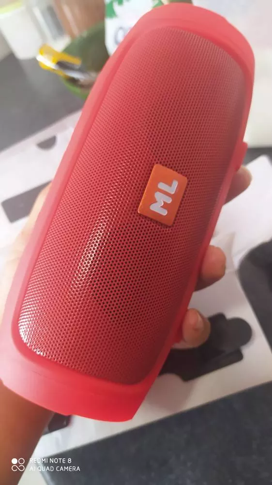 Caixa de Som Bluetooth Portátil 12h Bateria à Prova de Respingos IZELOUD MAX photo review