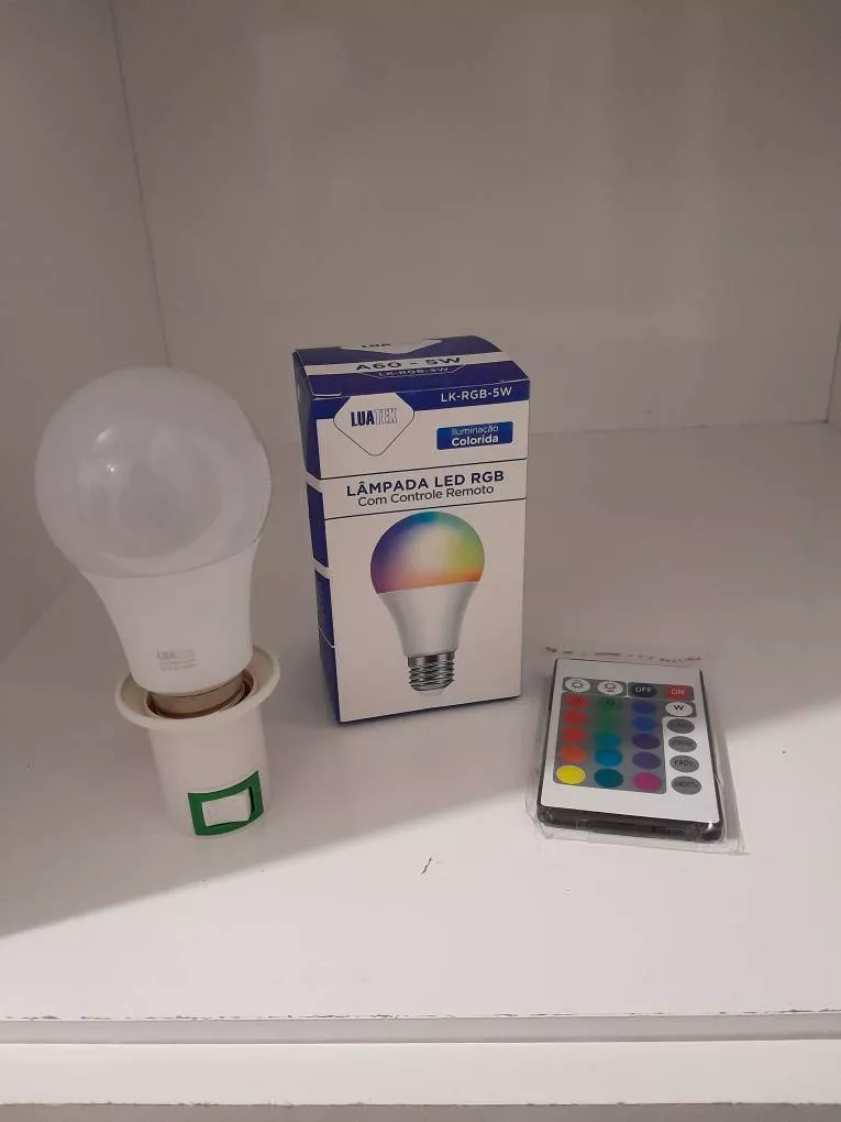 Lâmpada Bulbo LED RGB 5W Controle Remoto Colorida Ambiente IZEFLASH MOOD photo review