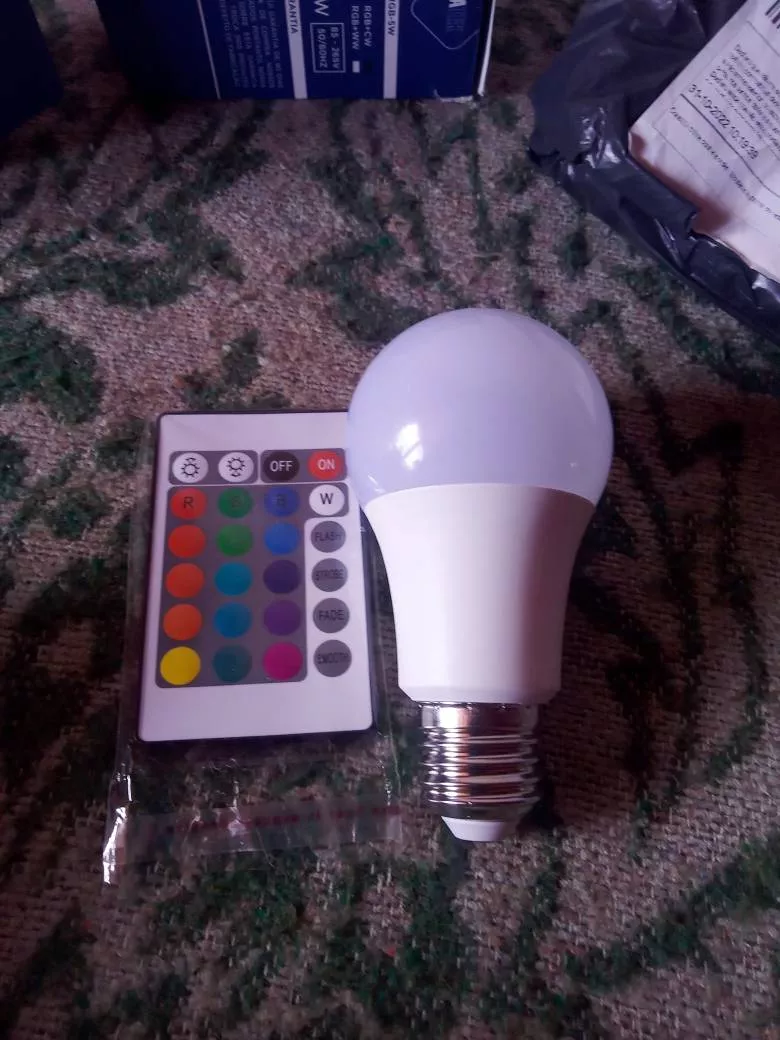 Lâmpada Bulbo LED RGB 5W Controle Remoto Colorida Ambiente IZEFLASH MOOD photo review