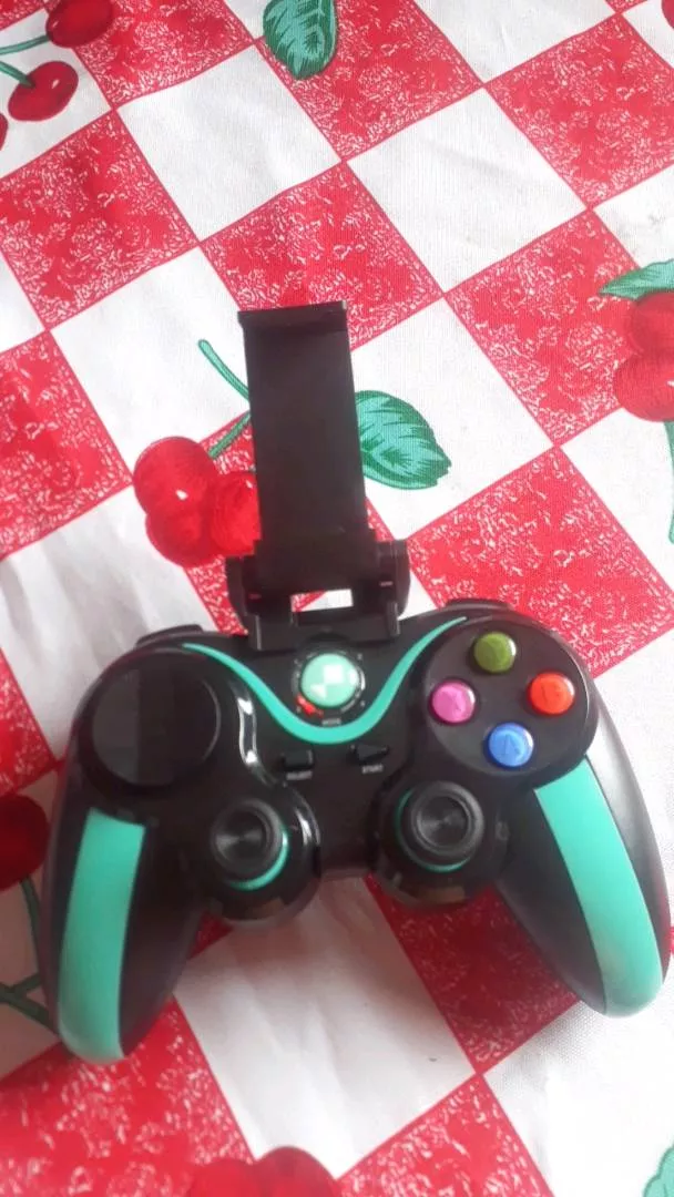Controle Joystick Bluetooth Universal, Compatível Android e PC, Design Ergonômico, Suporte Celular IZEPLAY PRO photo review