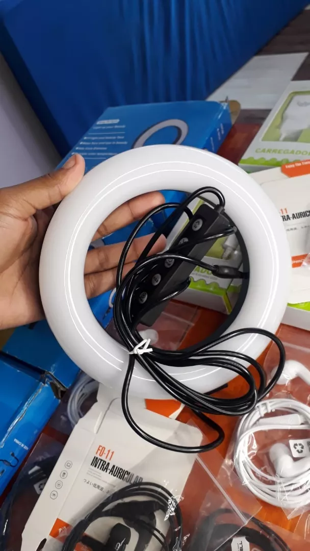 Ring Light de Mesa 6,5" RGB Portátil com Mini Tripé Ajustável IZEGLAM PRO photo review