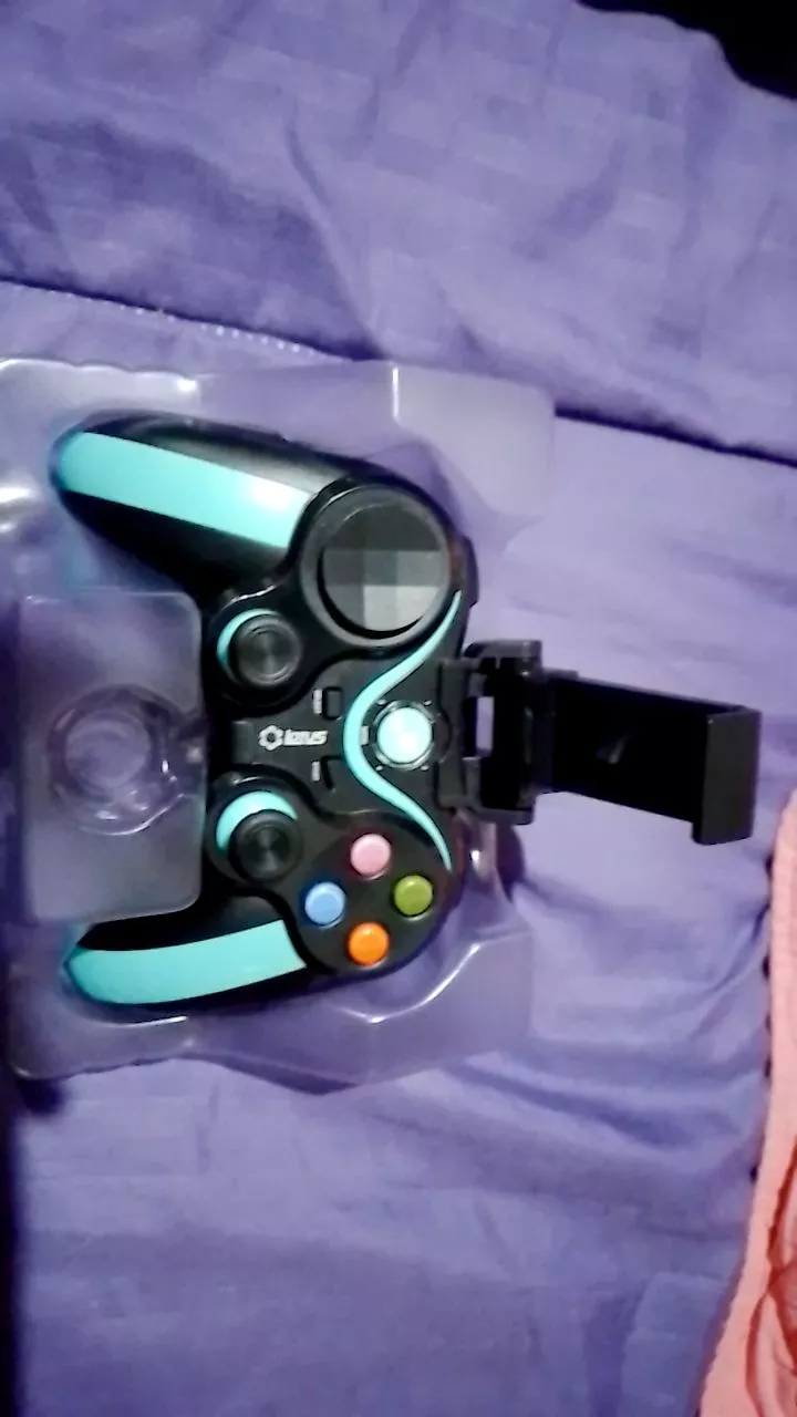 Controle Joystick Bluetooth Universal, Compatível Android e PC, Design Ergonômico, Suporte Celular IZEPLAY PRO photo review