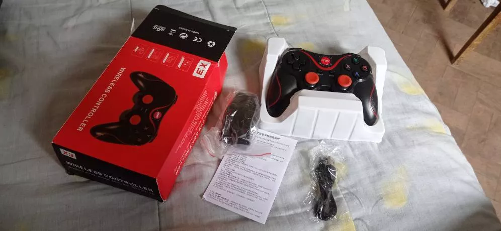 Controle Joystick Bluetooth Universal, Compatível Android e PC, Design Ergonômico, Suporte Celular IZEPLAY PRO photo review