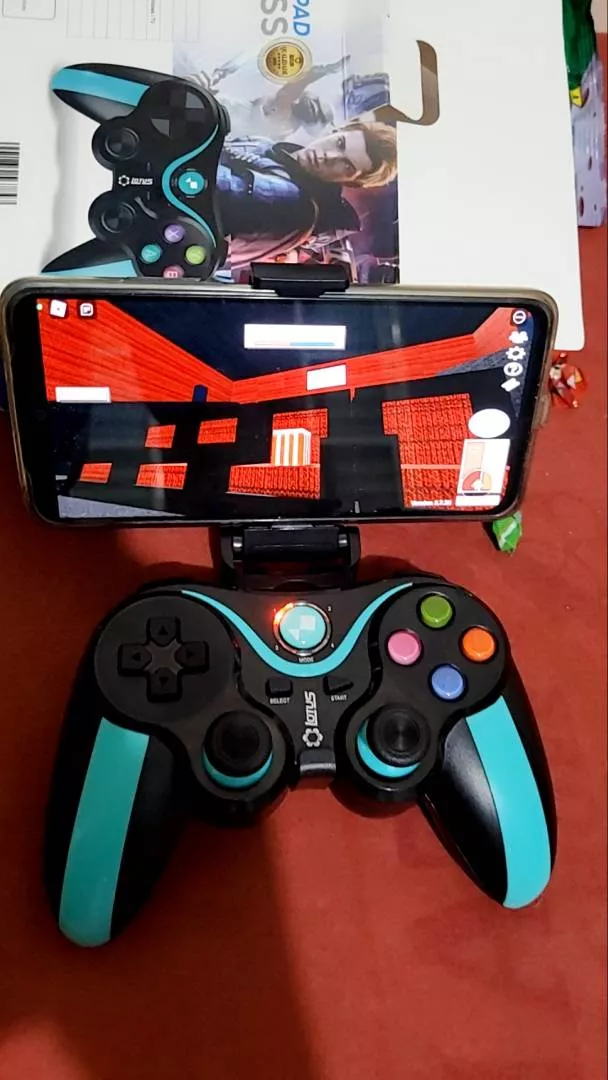 Controle Joystick Bluetooth Universal, Compatível Android e PC, Design Ergonômico, Suporte Celular IZEPLAY PRO photo review