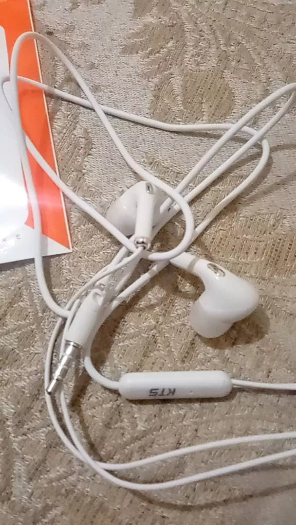 Fone de Ouvido Intra Auricular ES36 Macaron com Microfone e Cancelamento de Ruído Fio 1.2m IZESOUND PRO photo review