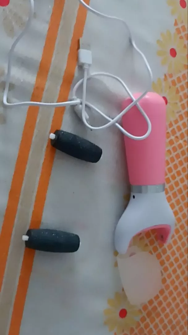 Esfoliador Elétrico de Pés Recarregável USB, Lixa Rotativa, Remoção de Calos com Refil Grátis IZERELAX SOFT photo review