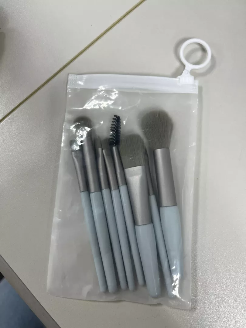 Kit de Pincéis de Maquiagem 8 Peças com Estojo Transparente Para Viagem Cerdas Macias Face e Olhos IZEGLAM TOUCH photo review
