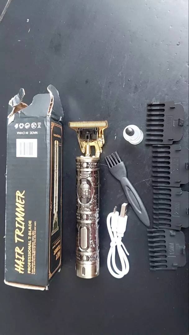Máquina de Cortar Cabelo e Barba Elétrica Profissional Sem Fio Ajustável IZEBLADE PRO photo review