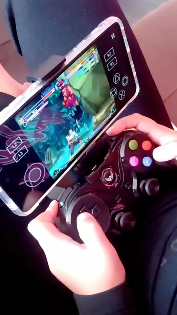 Controle Joystick Bluetooth Universal, Compatível Android e PC, Design Ergonômico, Suporte Celular IZEPLAY PRO photo review