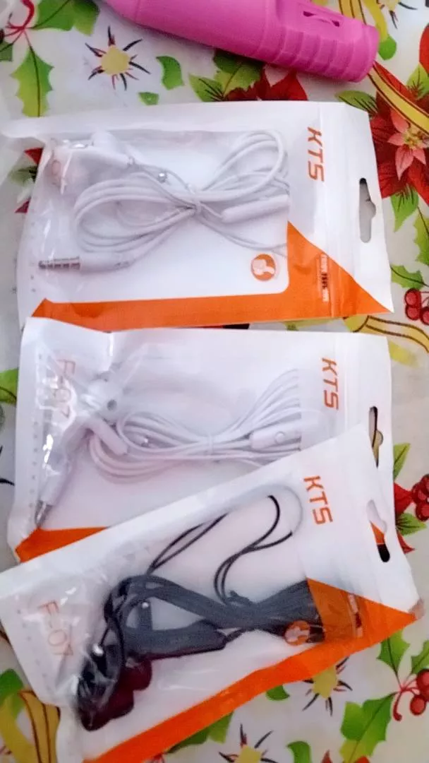 Fone de Ouvido Intra Auricular ES36 Macaron com Microfone e Cancelamento de Ruído Fio 1.2m IZESOUND PRO photo review