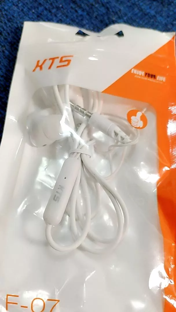 Fone de Ouvido Intra Auricular ES36 Macaron com Microfone e Cancelamento de Ruído Fio 1.2m IZESOUND PRO photo review