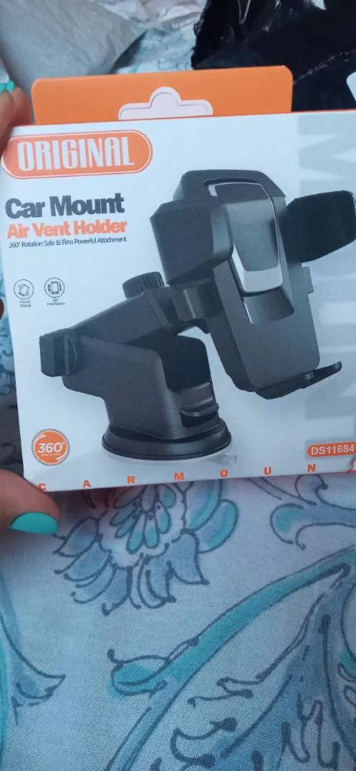 Suporte Veicular Universal para Celular e GPS, Trava Automática, Rotação 360°, Base de Silicone Adesiva – IZESHIELD FLEX photo review