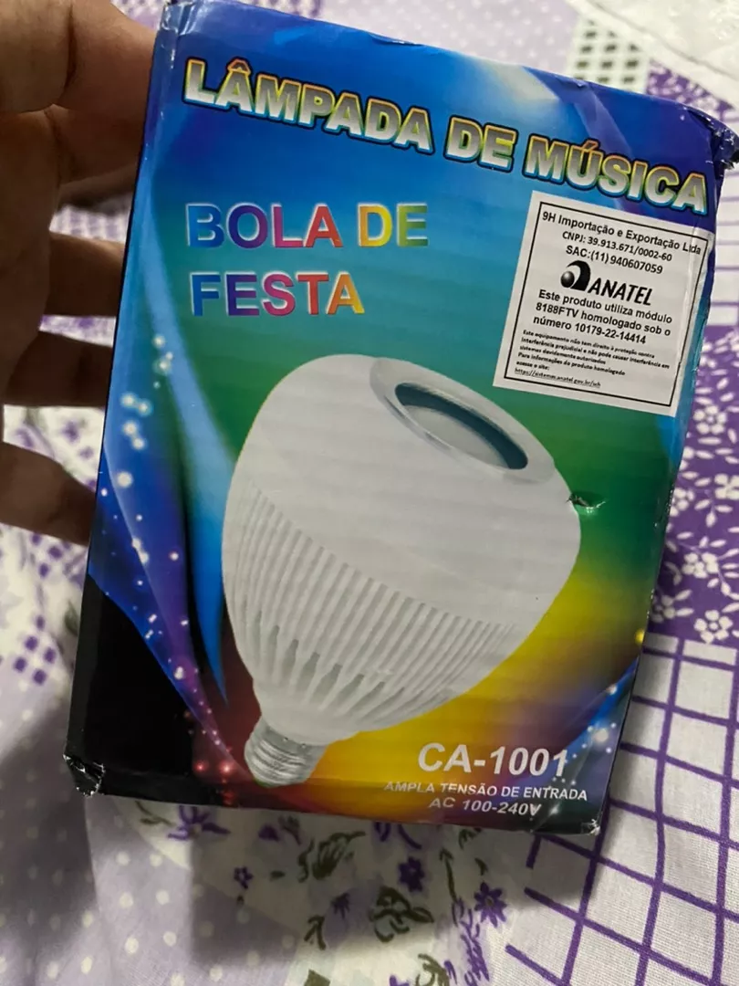 Lâmpada LED Bluetooth 12W Som RGB Controle Remoto IZEMUSIC PARTY photo review
