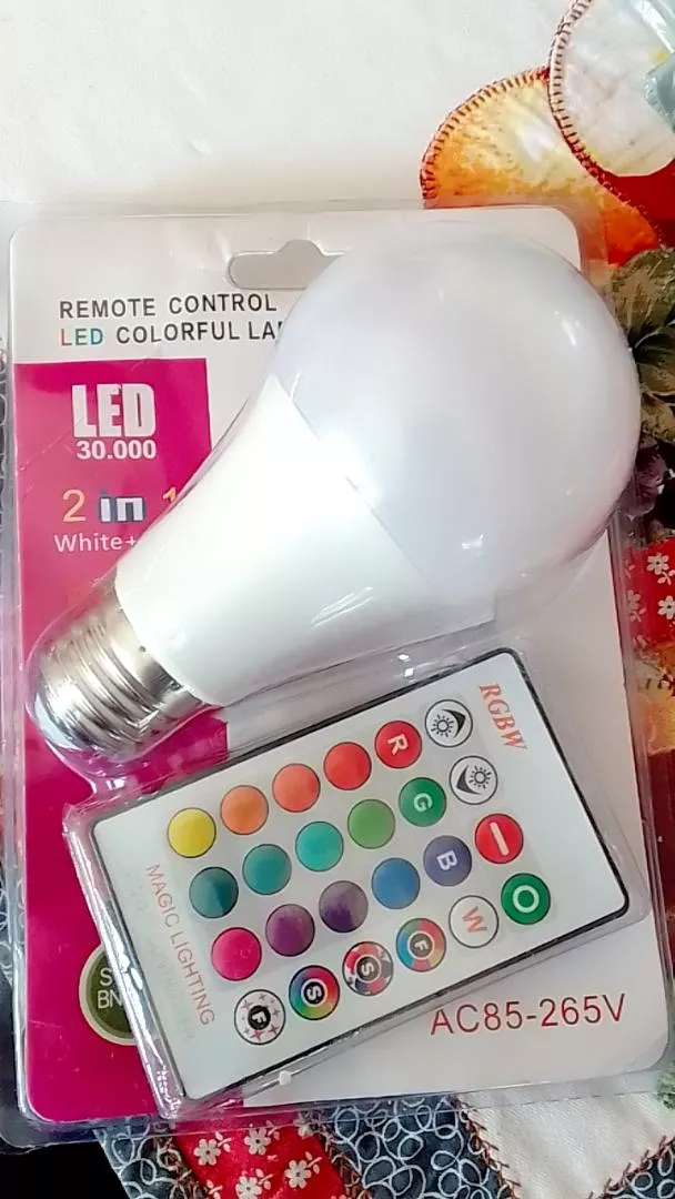Lâmpada Bulbo LED RGB 5W Controle Remoto Colorida Ambiente IZEFLASH MOOD photo review