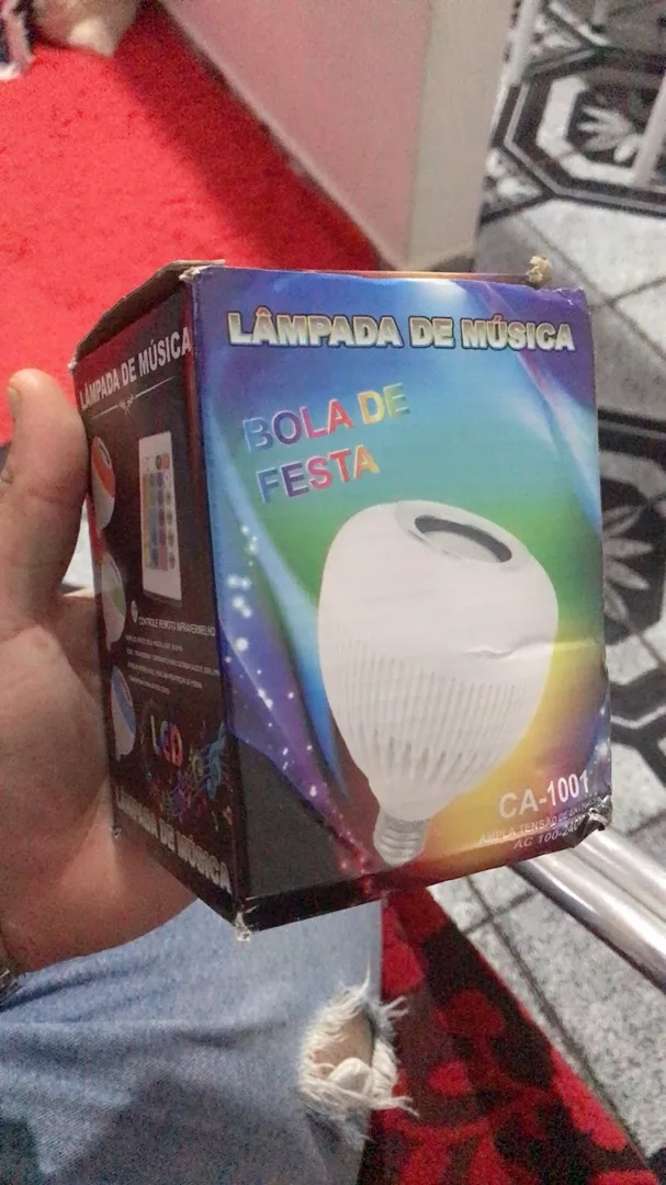 Lâmpada LED Bluetooth 12W Som RGB Controle Remoto IZEMUSIC PARTY photo review