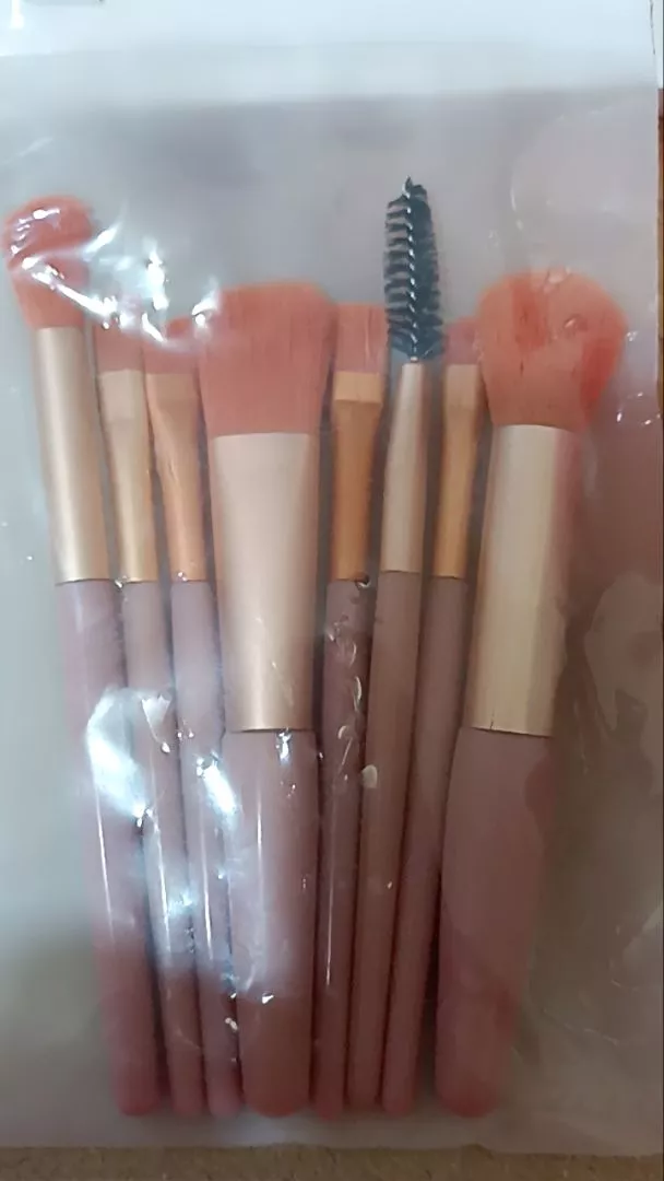 Kit de Pincéis de Maquiagem 8 Peças com Estojo Transparente Para Viagem Cerdas Macias Face e Olhos IZEGLAM TOUCH photo review