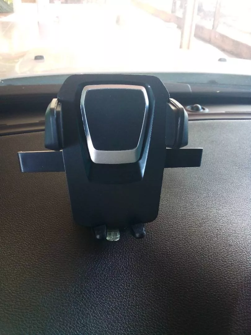 Suporte Veicular Universal para Celular e GPS, Trava Automática, Rotação 360°, Base de Silicone Adesiva – IZESHIELD FLEX photo review