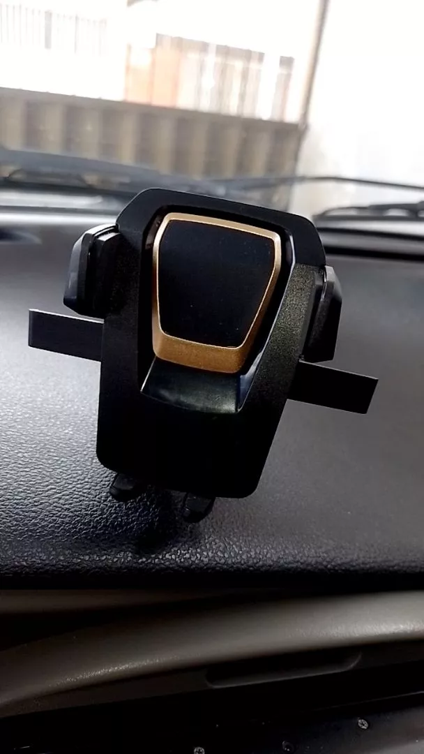 Suporte Veicular Universal para Celular e GPS, Trava Automática, Rotação 360°, Base de Silicone Adesiva – IZESHIELD FLEX photo review