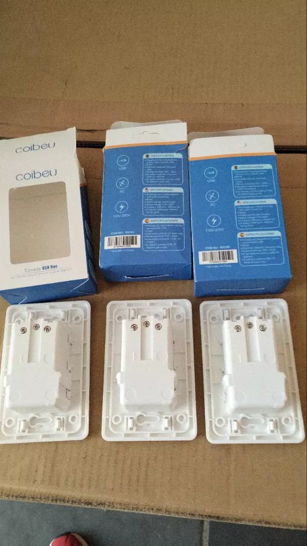 Tomada de Parede Bivolt com 2 USB, Proteção Contra Curto e Compatível Universal IZEPOWER SAFE photo review