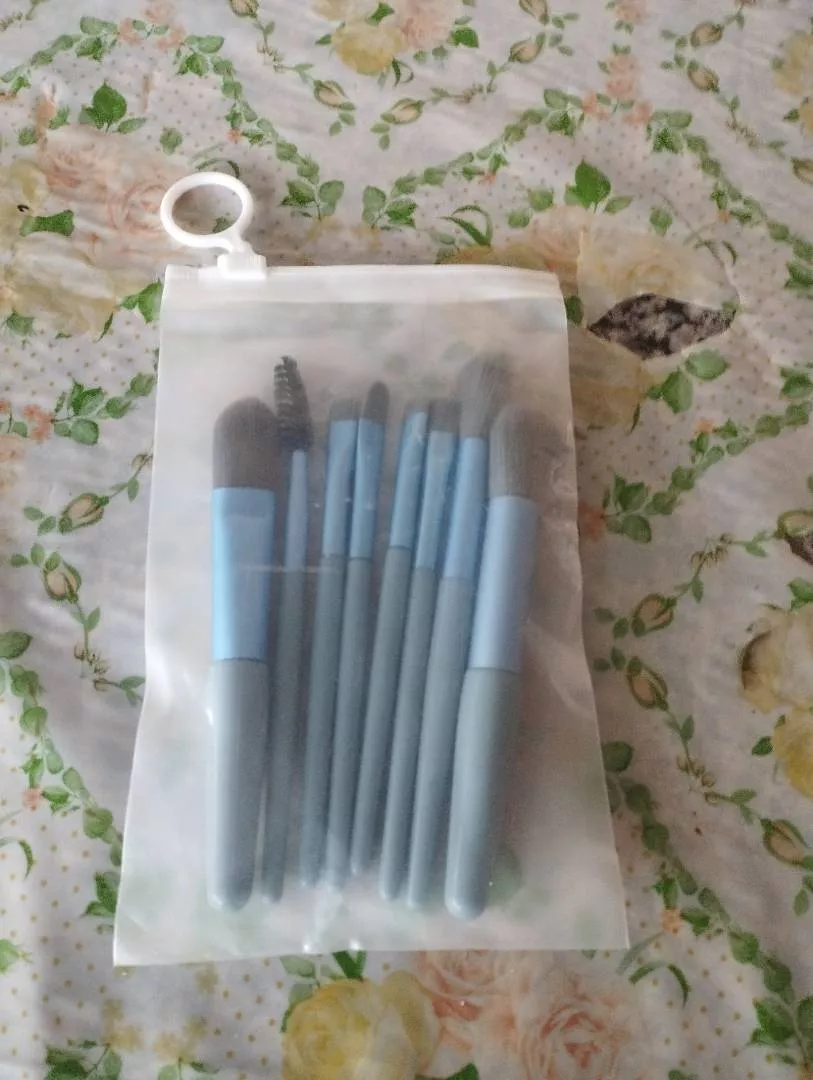 Kit de Pincéis de Maquiagem 8 Peças com Estojo Transparente Para Viagem Cerdas Macias Face e Olhos IZEGLAM TOUCH photo review