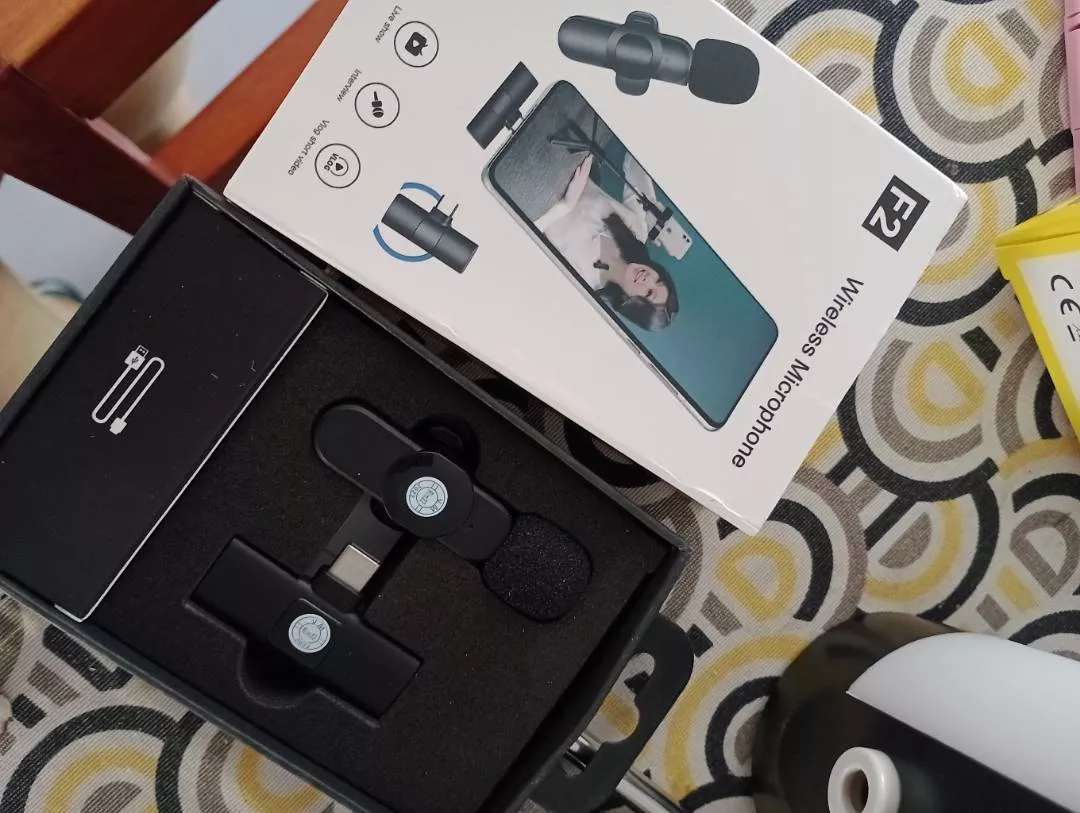 Microfone de Lapela Sem Fio Compatível iPhone e Android, Áudio Profissional, Longo Alcance IZEVOX PRO photo review