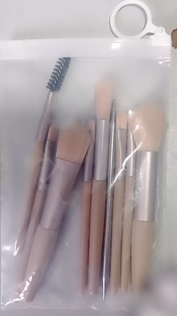 Kit de Pincéis de Maquiagem 8 Peças com Estojo Transparente Para Viagem Cerdas Macias Face e Olhos IZEGLAM TOUCH photo review
