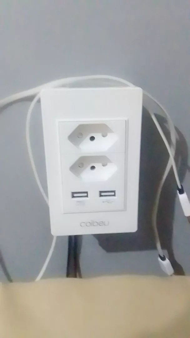 Tomada de Parede Bivolt com 2 USB, Proteção Contra Curto e Compatível Universal IZEPOWER SAFE photo review