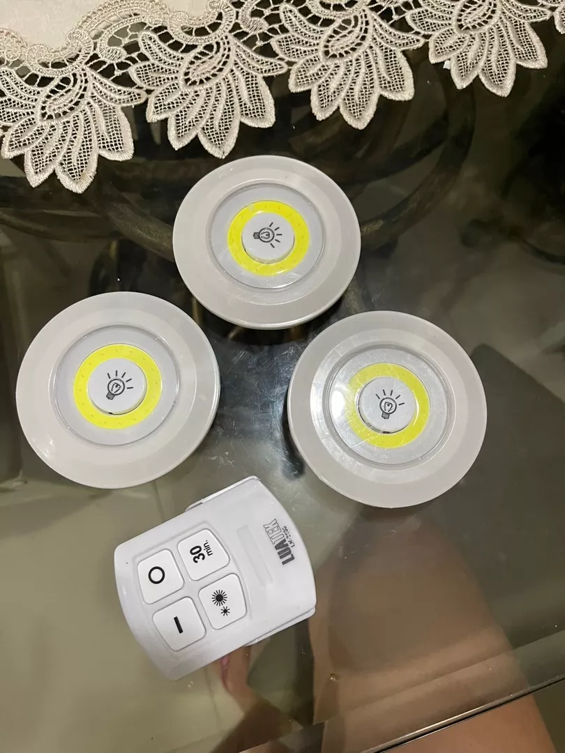 Kit 3 Lâmpadas LED Spot Sem Fio Controle Remoto 150 Lumens IZEULTRA BRIGHT photo review