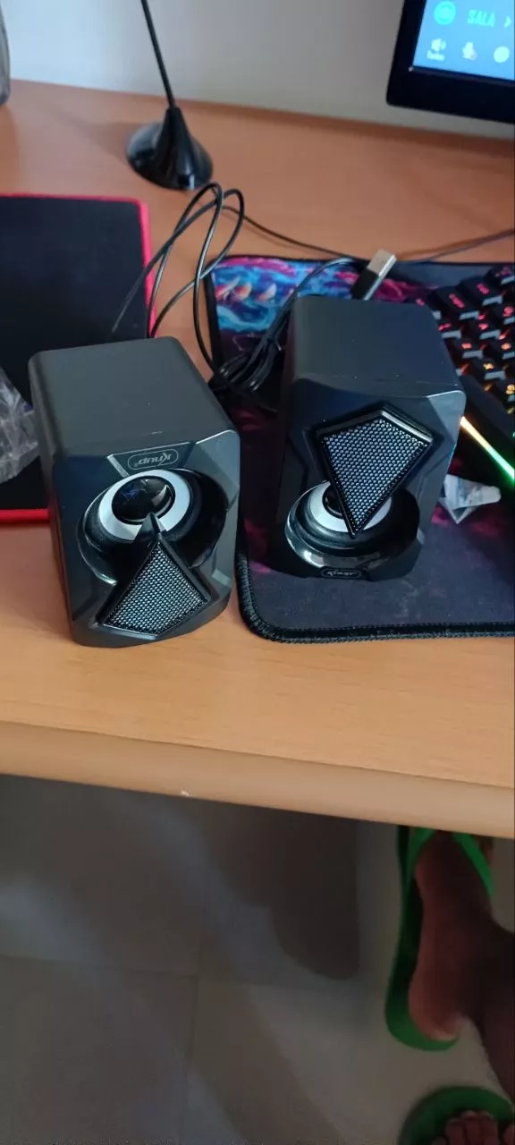 Caixa de Som RGB LED Som Estéreo Compacta USB Multimídia IZEFLASH SOUND photo review