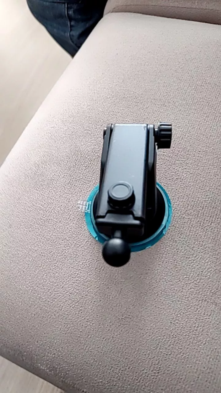 Suporte Veicular Universal para Celular e GPS, Trava Automática, Rotação 360°, Base de Silicone Adesiva – IZESHIELD FLEX photo review