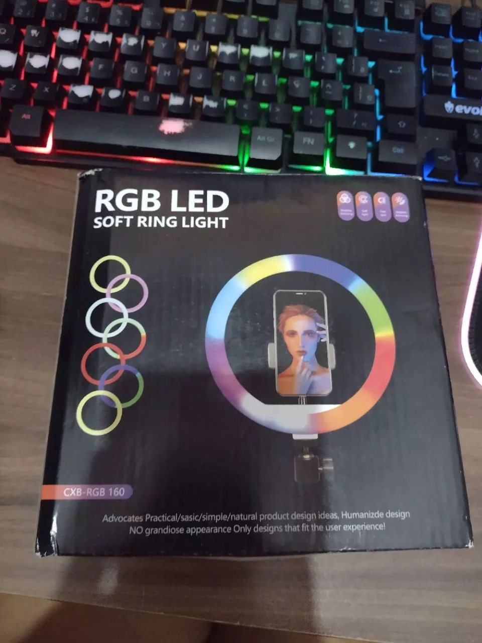 Ring Light de Mesa 6,5" RGB Portátil com Mini Tripé Ajustável IZEGLAM PRO photo review
