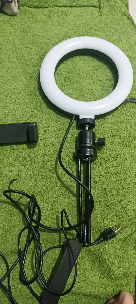 Ring Light de Mesa 6,5" RGB Portátil com Mini Tripé Ajustável IZEGLAM PRO photo review