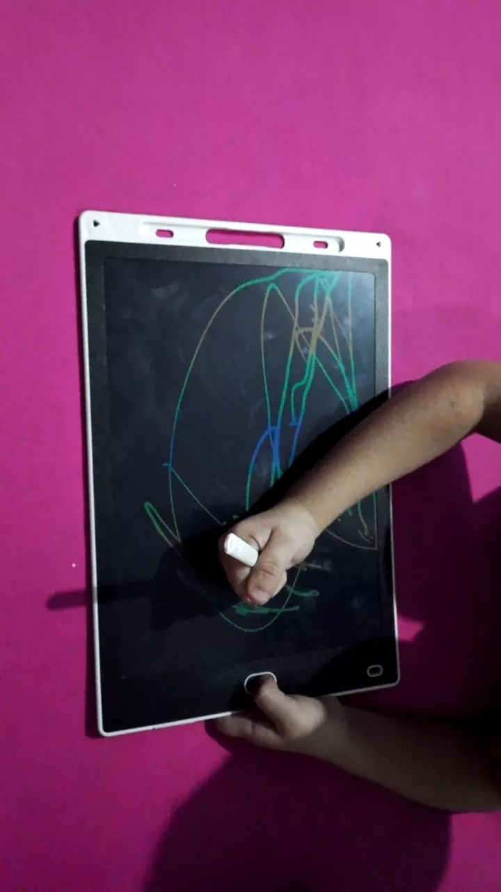 Tablet Infantil Escrita LCD 12 Polegadas Arco-Íris Reciclável IZEMAGIC KIDS photo review