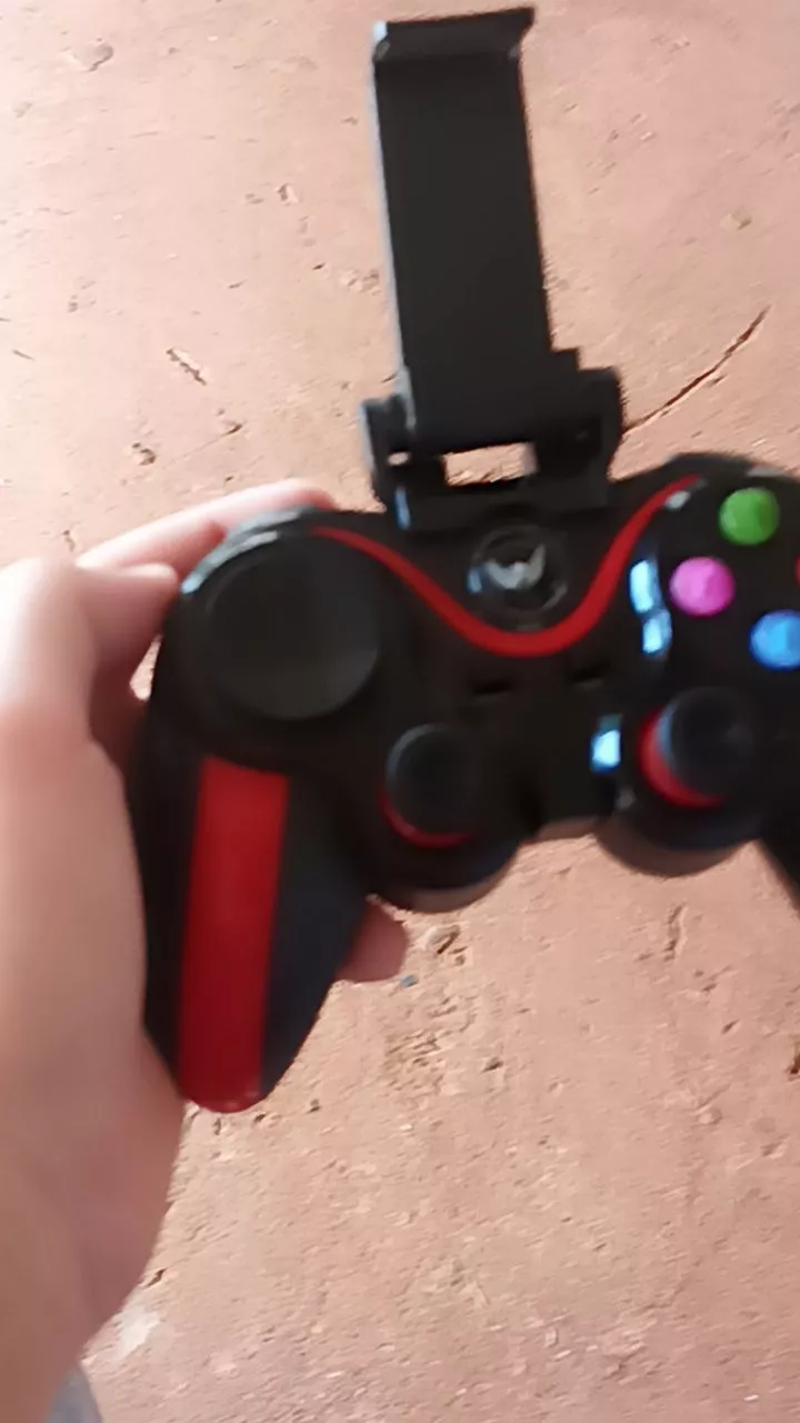 Controle Joystick Bluetooth Universal, Compatível Android e PC, Design Ergonômico, Suporte Celular IZEPLAY PRO photo review