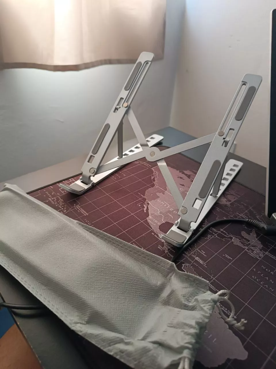 Suporte Dobrável para Laptop e Tablet, Altura Ajustável, Dissipação de Calor IZESTAND PRO photo review
