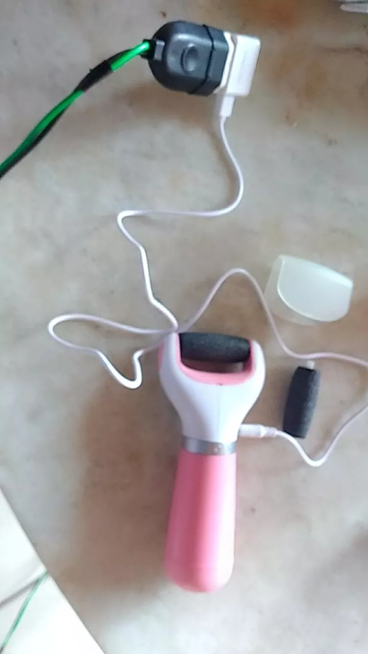 Esfoliador Elétrico de Pés Recarregável USB, Lixa Rotativa, Remoção de Calos com Refil Grátis IZERELAX SOFT photo review