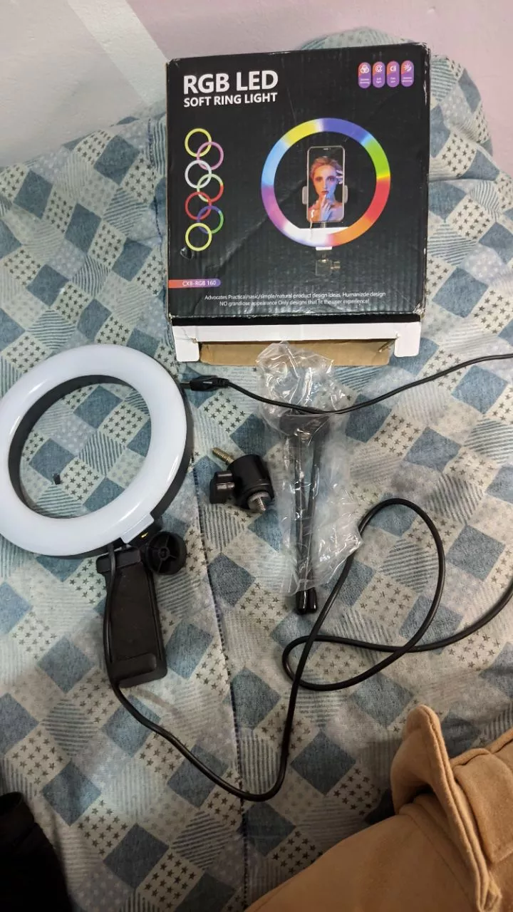 Ring Light de Mesa 6,5" RGB Portátil com Mini Tripé Ajustável IZEGLAM PRO photo review