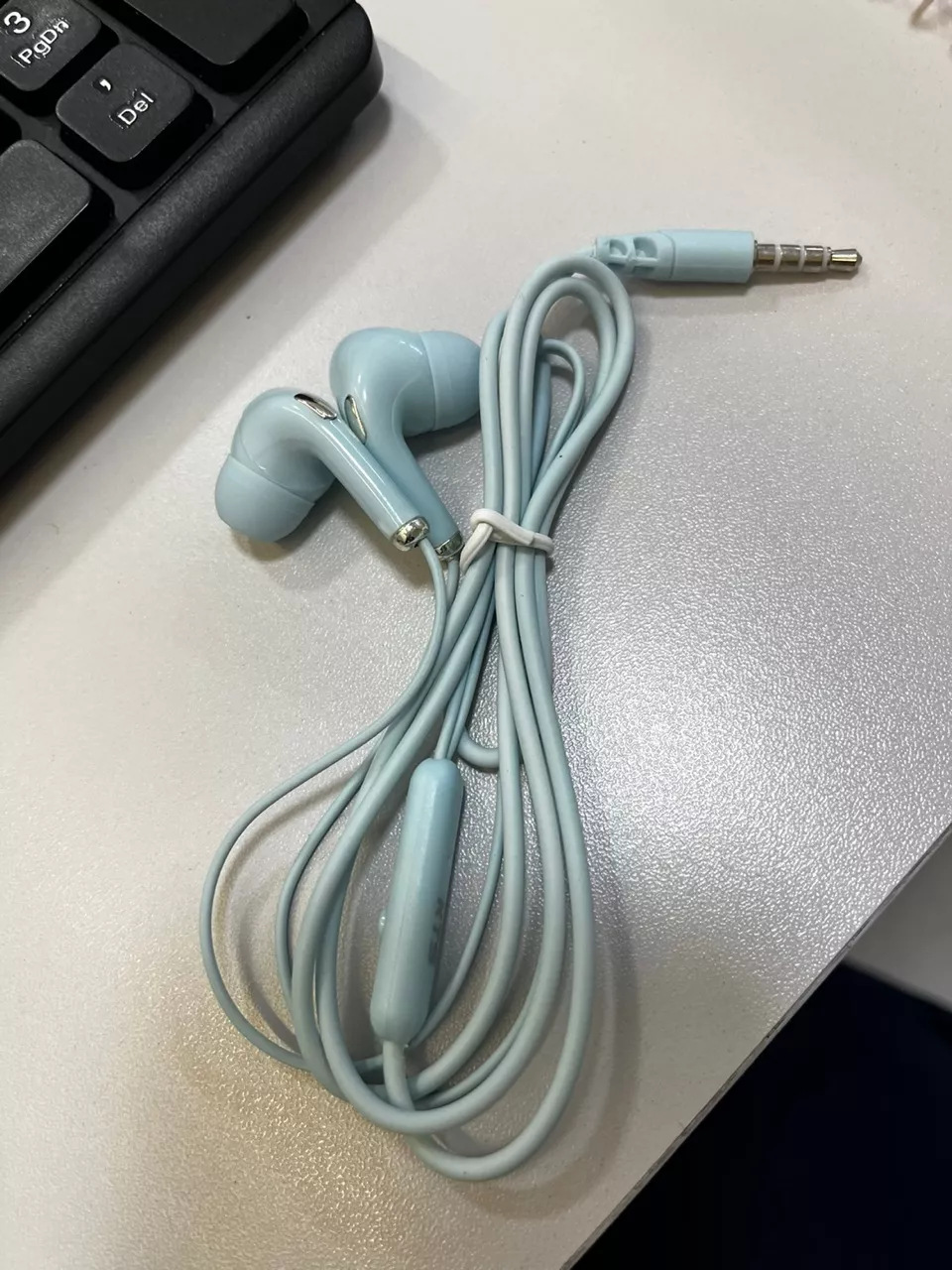 Fone de Ouvido Intra Auricular ES36 Macaron com Microfone e Cancelamento de Ruído Fio 1.2m IZESOUND PRO photo review