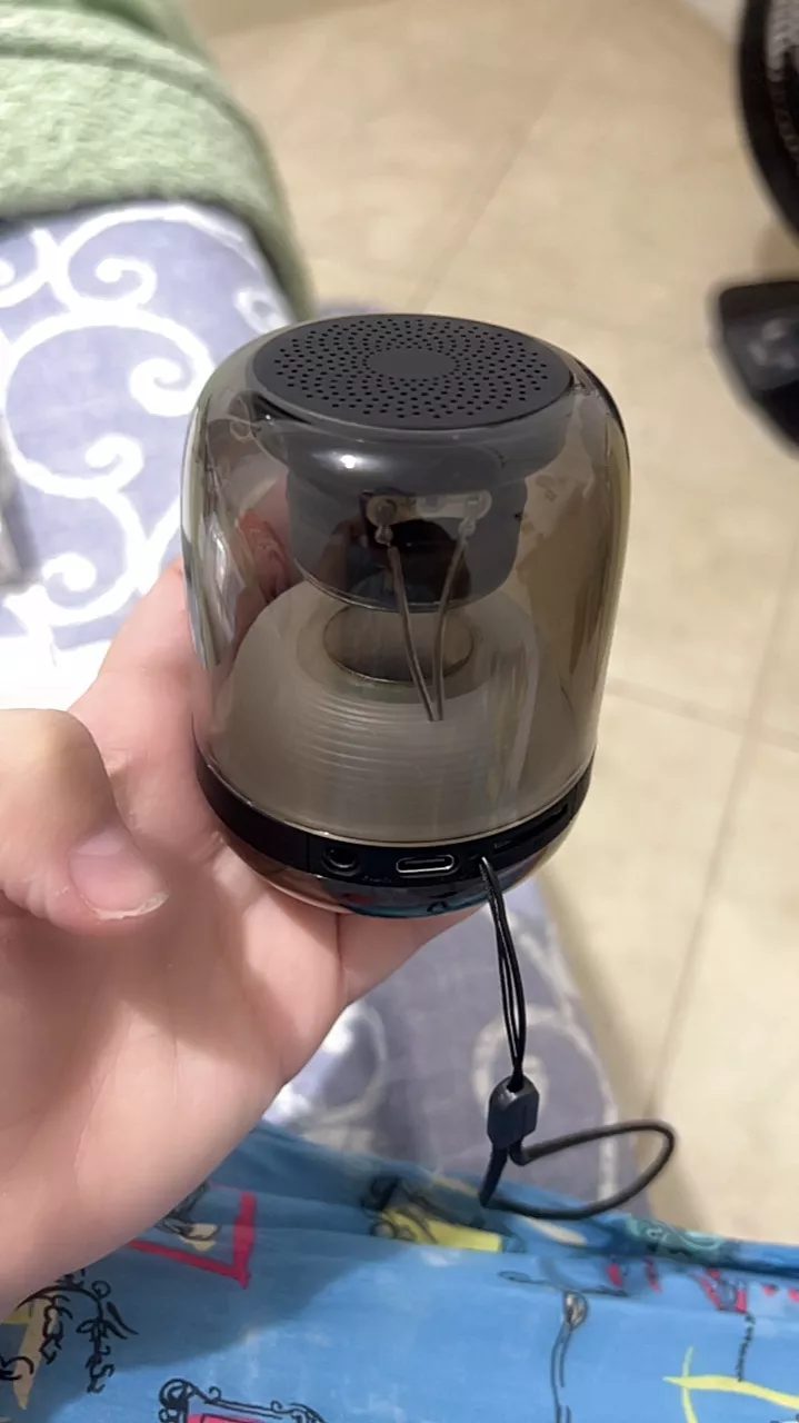 Caixa de Som Bluetooth Portátil 10W Prova d'Água RGB 32GB Bateria 1200mAh IZESOUND GLOW photo review