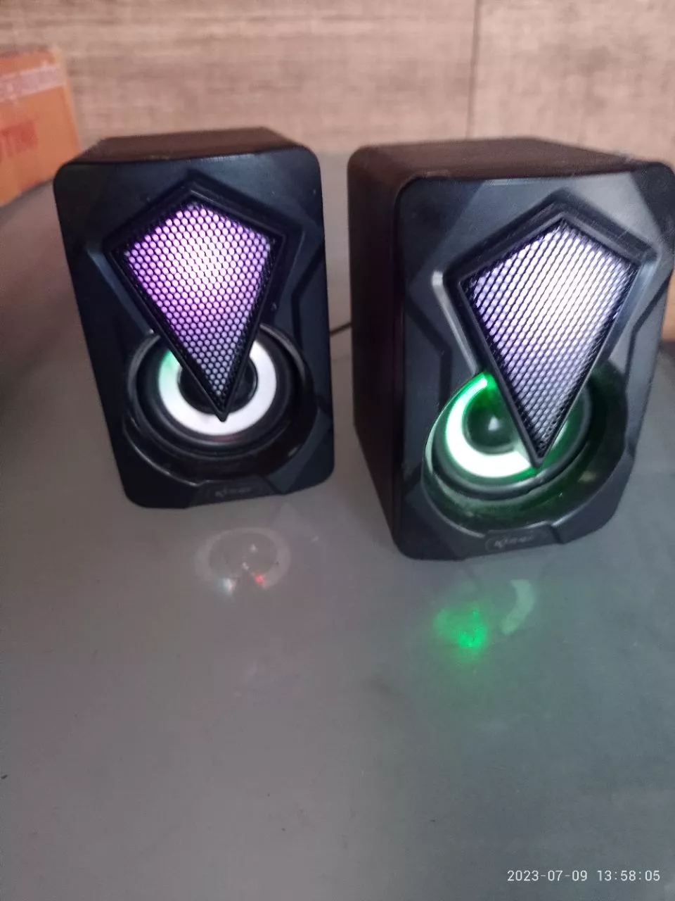 Caixa de Som RGB LED Som Estéreo Compacta USB Multimídia IZEFLASH SOUND photo review