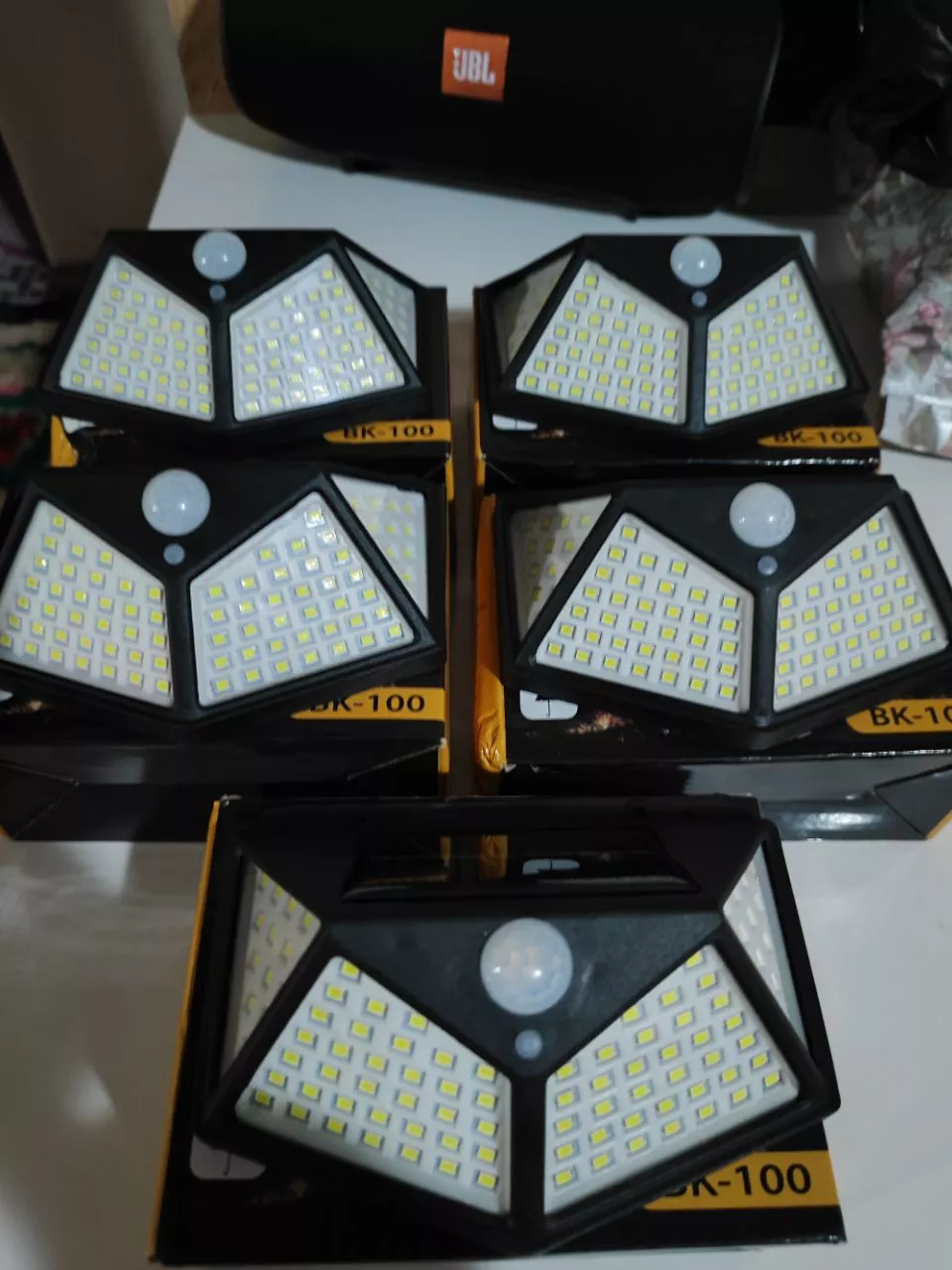 Refletor Solar para Jardim 100 LEDs Sensor Movimento IP65 Energia Solar IZESECURE BRIGHT photo review