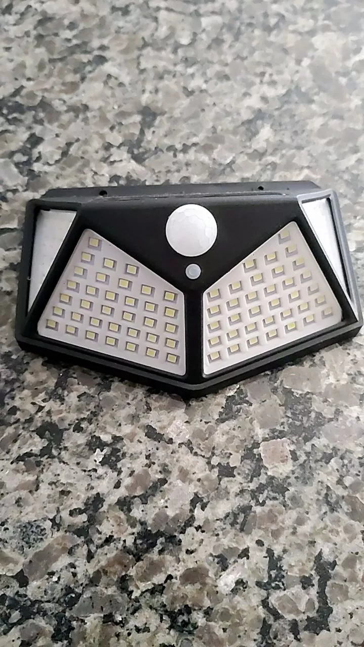 Refletor Solar para Jardim 100 LEDs Sensor Movimento IP65 Energia Solar IZESECURE BRIGHT photo review