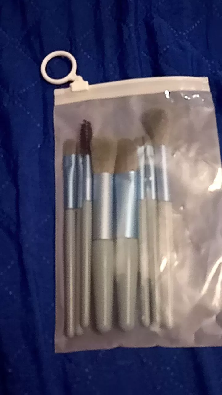 Kit de Pincéis de Maquiagem 8 Peças com Estojo Transparente Para Viagem Cerdas Macias Face e Olhos IZEGLAM TOUCH photo review