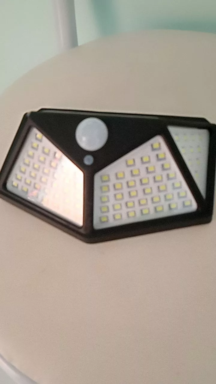 Refletor Solar para Jardim 100 LEDs Sensor Movimento IP65 Energia Solar IZESECURE BRIGHT photo review