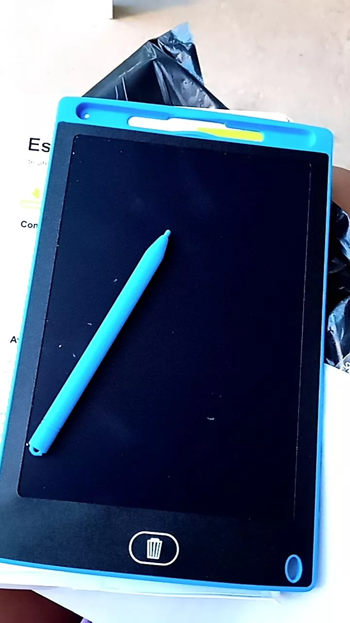 Tablet Lousa Mágica LCD 8.5 Pol ABS Proteção Ocular Apaga Fácil IZECOLOR KIDS photo review