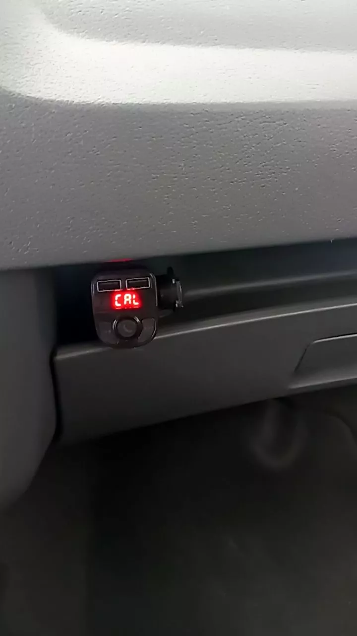 Adaptador Bluetooth FM para Carro Viva Voz, Carregador Veicular Sem Fio, Compatível Android e IOS IZEWIRE CONNECT photo review