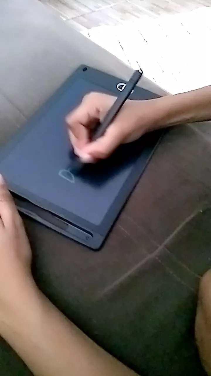 Tablet Lousa Mágica LCD 8.5 Pol ABS Proteção Ocular Apaga Fácil IZECOLOR KIDS photo review
