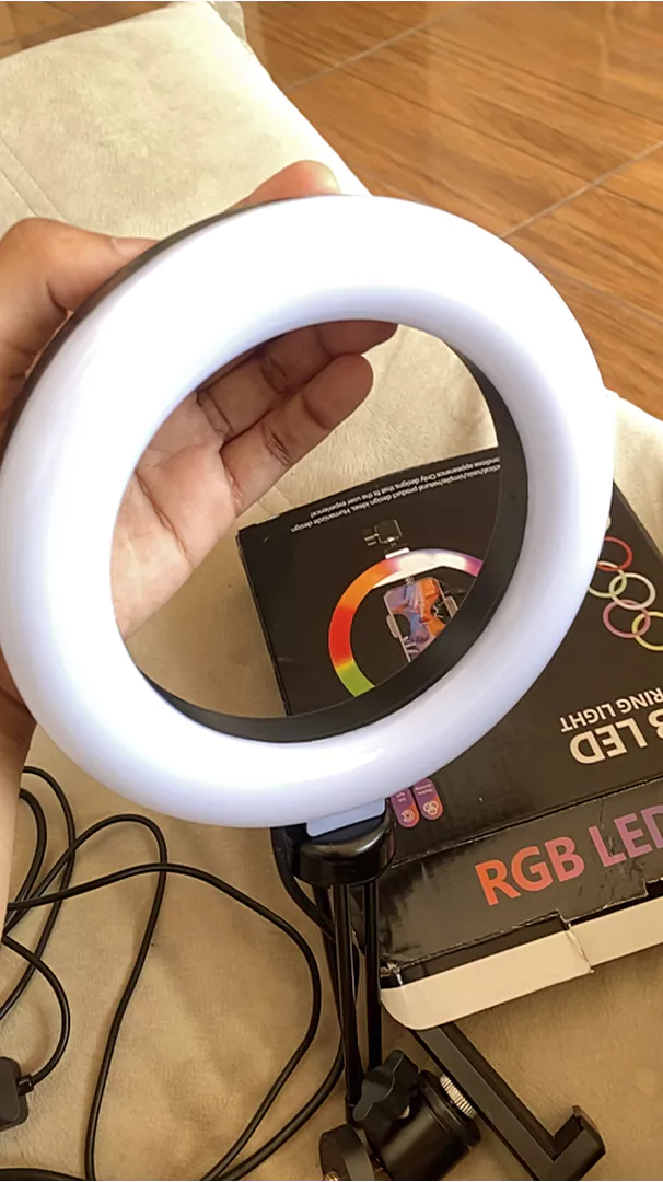 Ring Light de Mesa 6,5" RGB Portátil com Mini Tripé Ajustável IZEGLAM PRO photo review