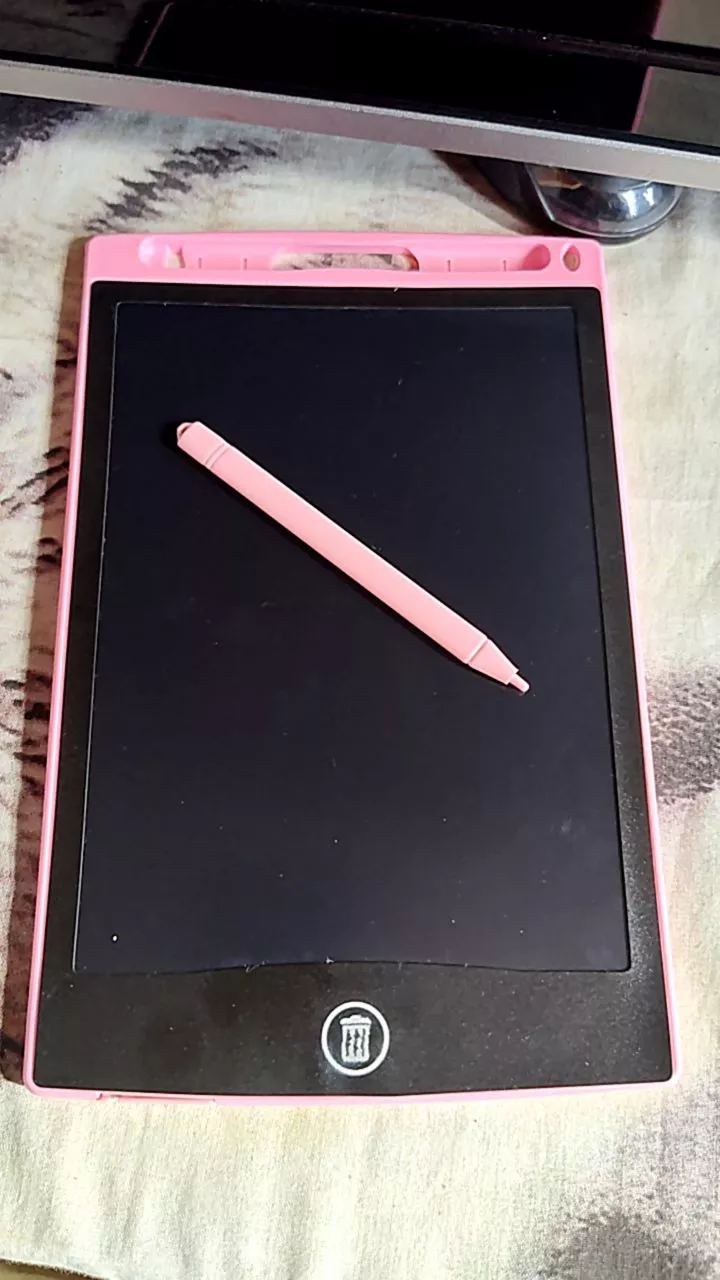 Tablet Lousa Mágica LCD 8.5 Pol ABS Proteção Ocular Apaga Fácil IZECOLOR KIDS photo review